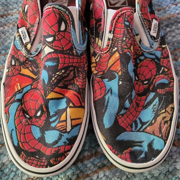 Vans x Marvel Spider-Man Slip ons - Picture 2 of 10